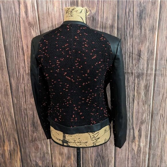 Express Jacket  - Picture 5 of 15